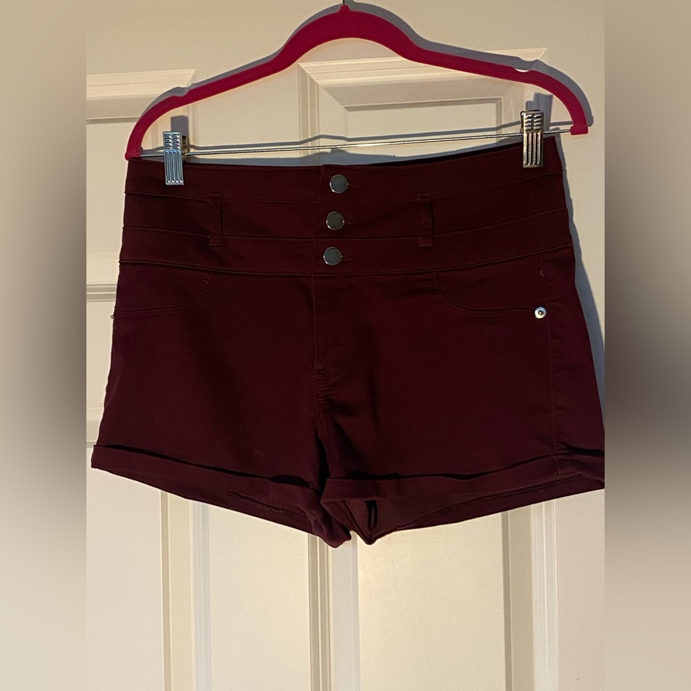 Love fire Shorts Size 8 Wine color